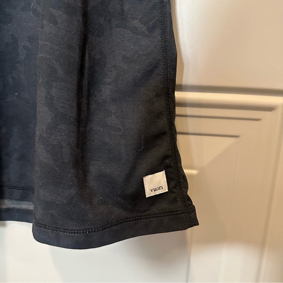 Vuori Lux Performance Racerback Tank Top Grey Camo Size XL Extra Large Athletic - Picture 3 of 5